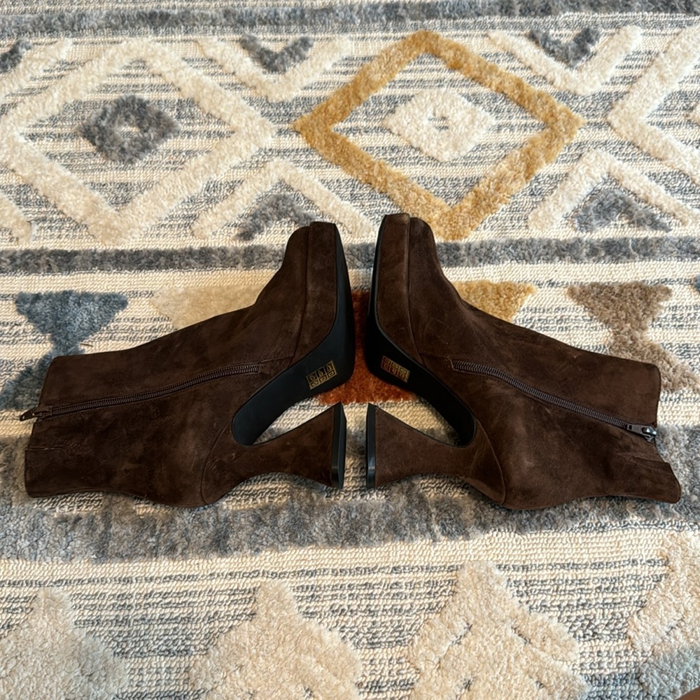 Jeffrey Campbell Humanity Brown Suede Platform Booties Fluted Heel NWT Size 7 - Picture 6 of 7